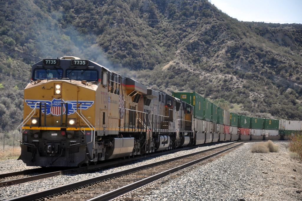 Westbound intermodal heads down siding